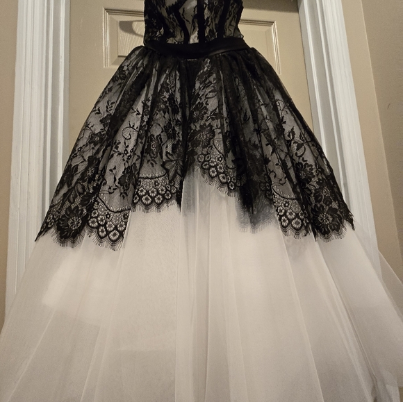 Party dress/Prom Dress/Ball gown - Picture 4 of 6